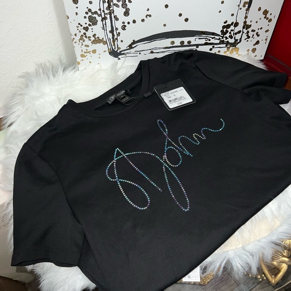 LAST PRICE🍒🤍Rhinestone Logo T-Shirt
ST. JOHN COLLECTION - Picture 5 of 16